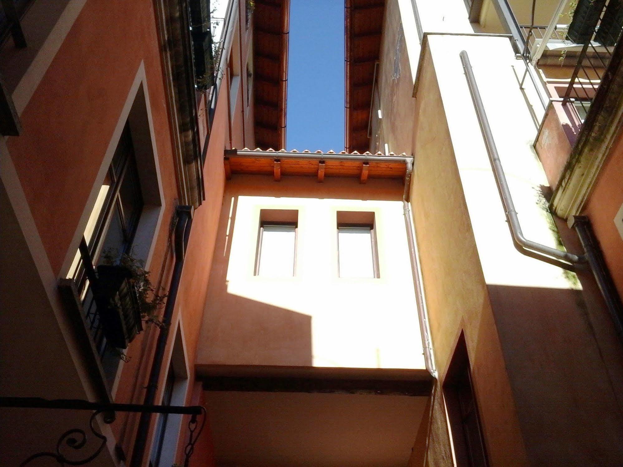 Hotel La Contrada Verbania Exterior foto